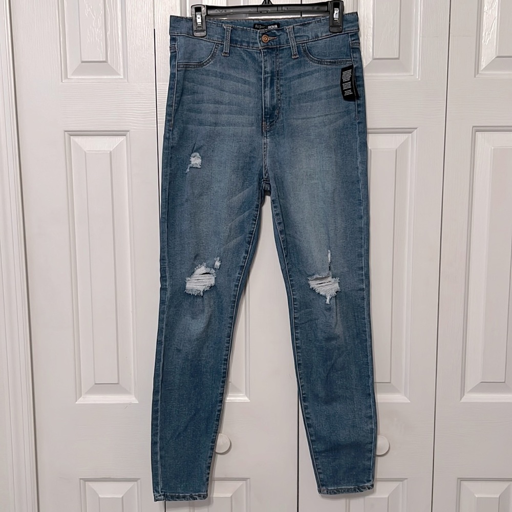 FashionNova Our Favorite High Rise Skinny Jeans. Size 11.